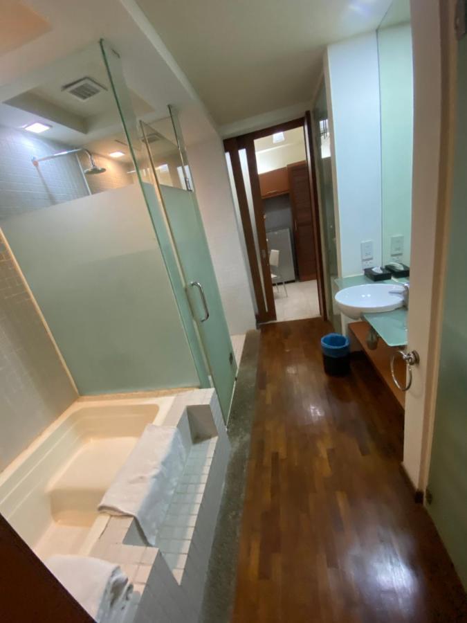 Apartemen Peninsula Residences *