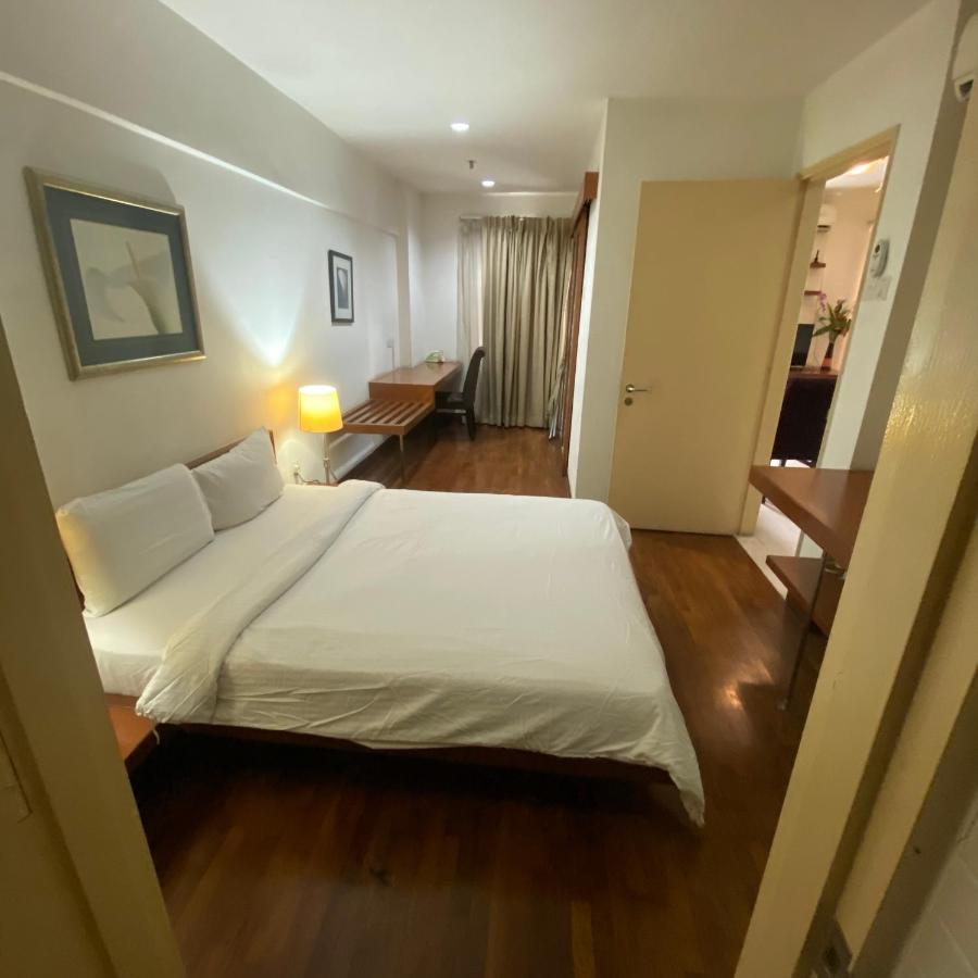 Peninsula Residences *
