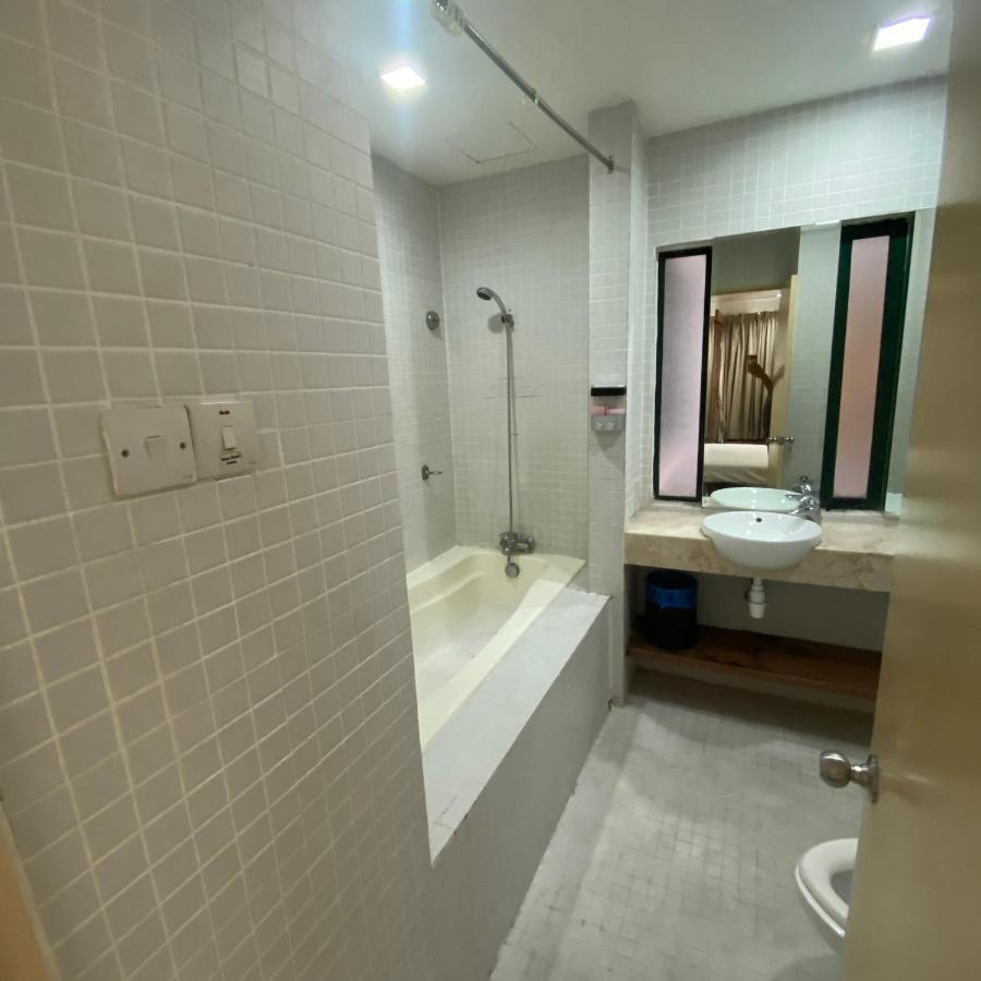 Apartemen Peninsula Residences *