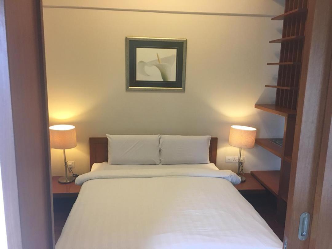 Apartemen Peninsula Residences *