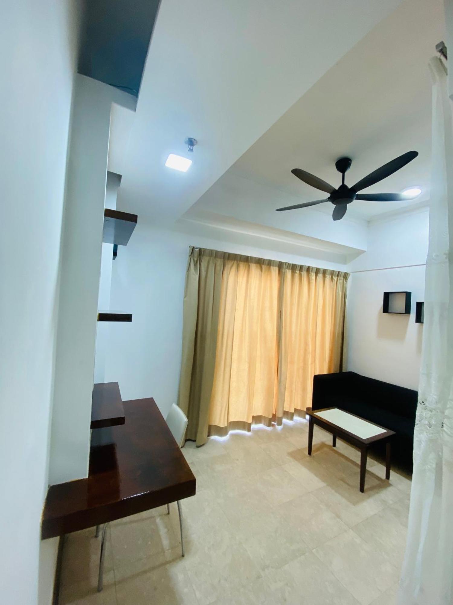 Peninsula Residences Apartemen